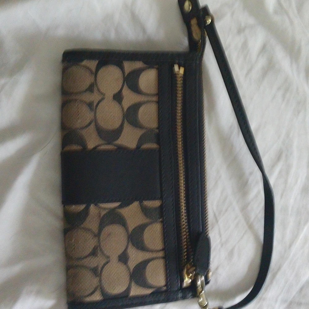 Coach wristlet - Picture 2 of 2